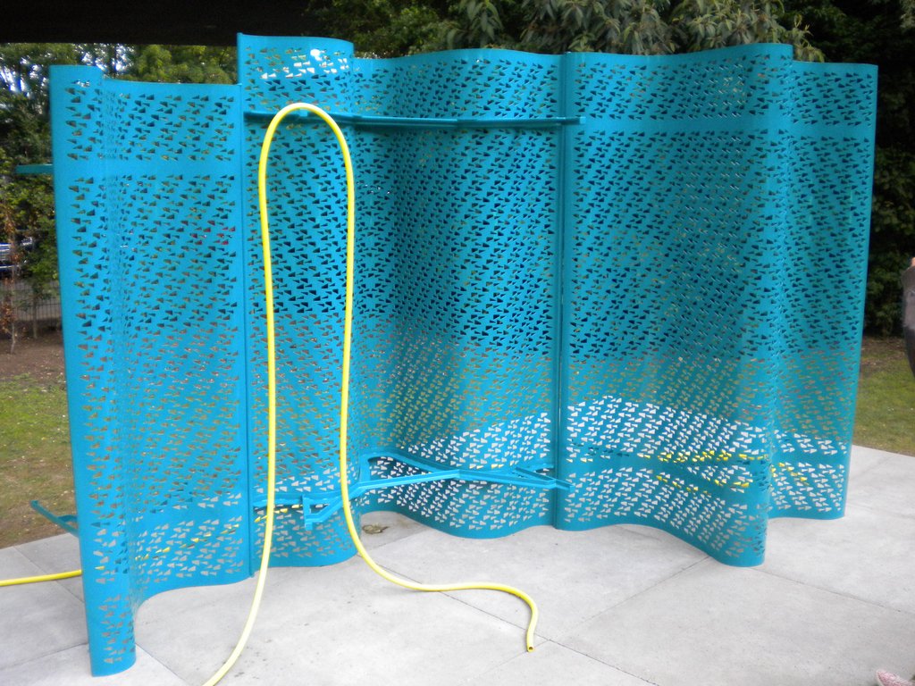 Werk "Warm Dry Stone and Palm Leaves" von Martin Boyce in Köln
